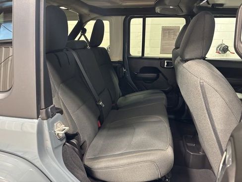 Used 2024 Jeep Wrangler Unlimited w/ Convenience Group AWD/4WD image 18