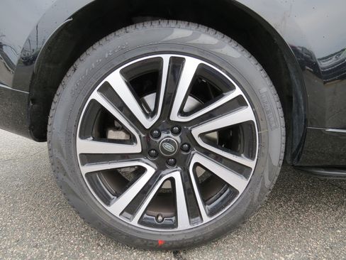 Used 2023 Land Rover Range Rover SE image 11