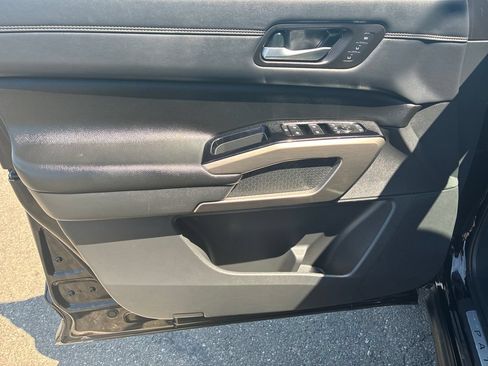 Used 2024 Nissan Pathfinder Platinum AWD/4WD image 13