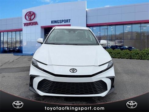 Used 2025 Toyota Camry SE w/ Convenience Package image 8