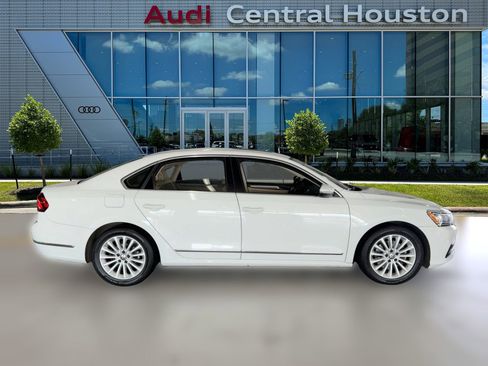 Used 2017 Volkswagen Passat 1.8T SE w/ SE Lighting Package image 8