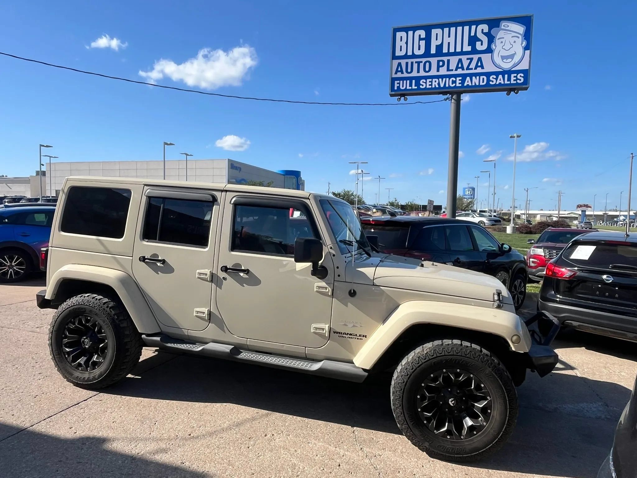 Used 2011 Jeep Wrangler Unlimited Sahara w/ Dual Top Group AWD/4WD image 2