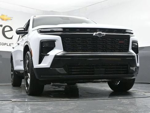 New 2026 Chevrolet Traverse RS w/ LPO, Floor Liner Package FWD image 3