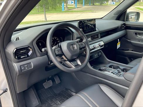 New 2025 Honda Pilot TrailSport image 8