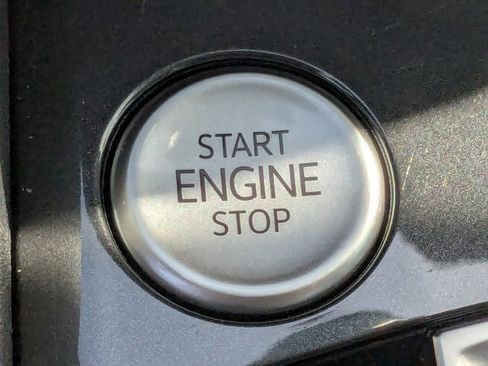 Used 2022 Volkswagen Tiguan SE w/ Panoramic Sunroof Package image 31