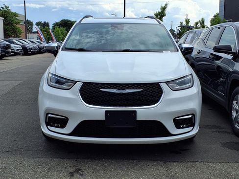 Certified 2023 Chrysler Pacifica Limited FWD image 27