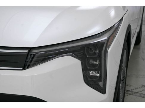 New 2025 Kia K4 image 9