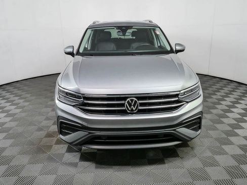 Certified 2023 Volkswagen Tiguan SE FWD image 32