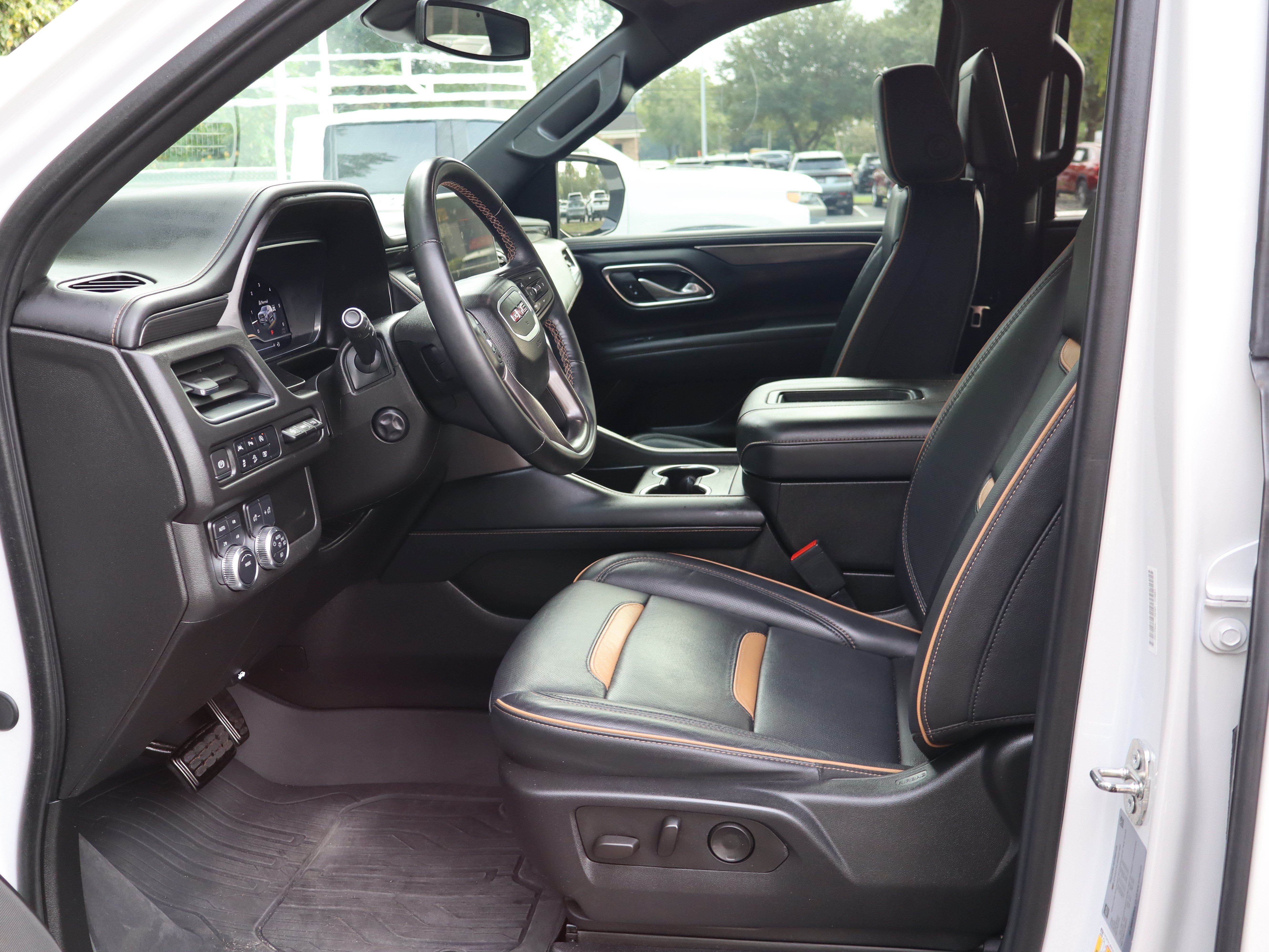 Used 2024 GMC Yukon AT4 w/ Technology Package AWD/4WD image 22
