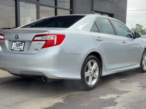 Used 2014 Toyota Camry SE FWD image 2