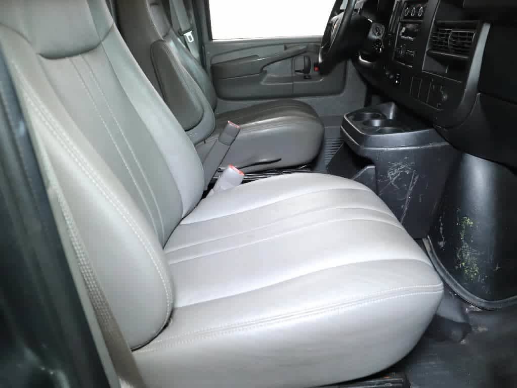 Used 2014 Chevrolet Express 2500 RWD image 35