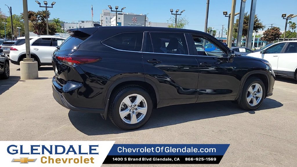 Used 2024 Toyota Highlander LE AWD/4WD image 8
