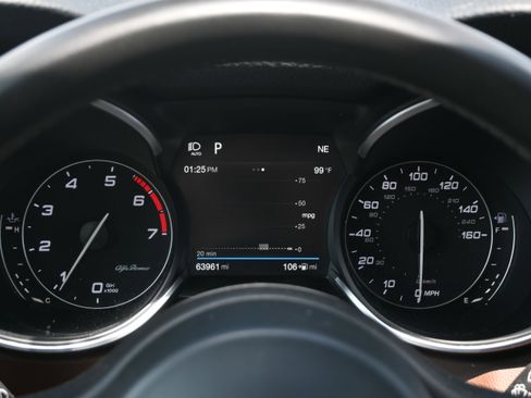 Used 2018 Alfa Romeo Stelvio AWD image 13