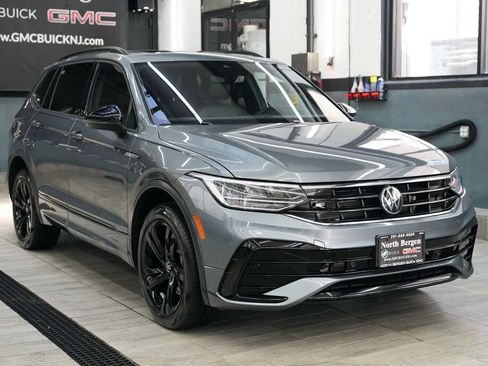 Used 2024 Volkswagen Tiguan SE R-Line FWD image 3