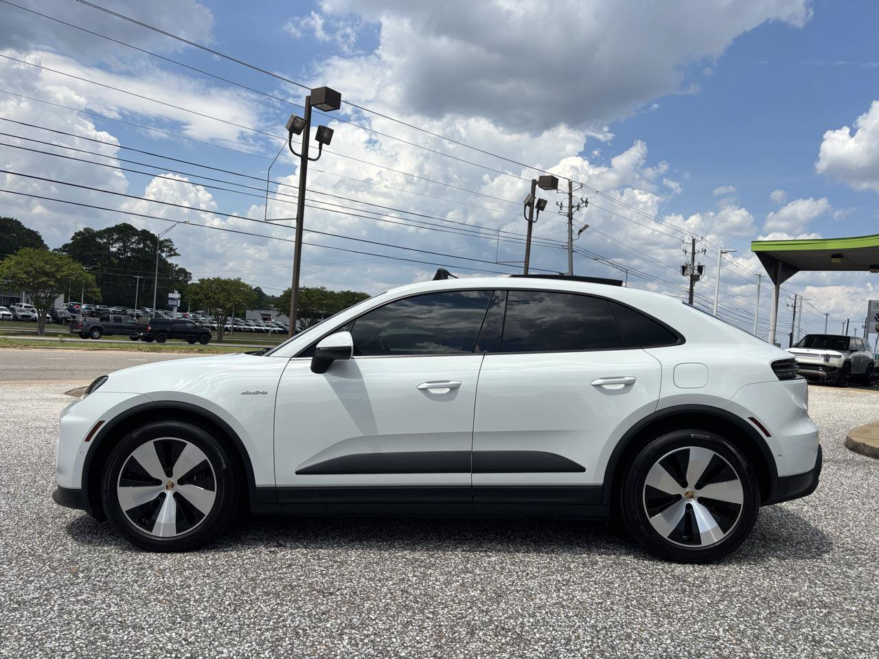 Used 2024 Porsche Macan 4 Electric AWD/4WD image 3