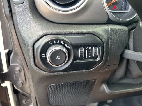 Used 2020 Jeep Wrangler Unlimited Sahara AWD/4WD image 17