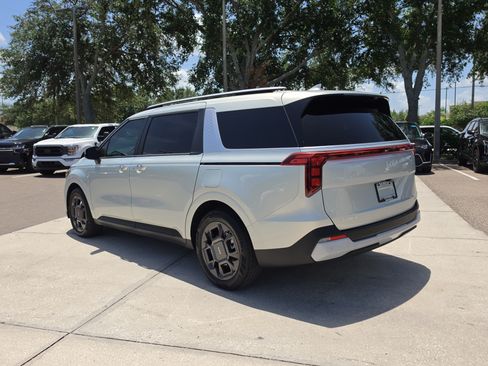 Certified 2025 Kia Carnival EX FWD image 6