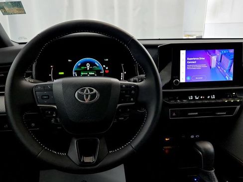 Used 2025 Toyota Camry SE w/ Convenience Package AWD/4WD image 27