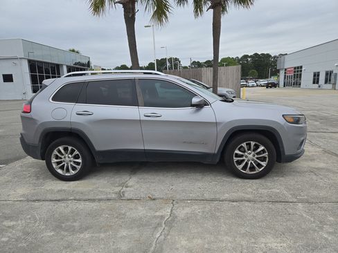 Used 2019 Jeep Cherokee Latitude w/ Popular Appearance Group image 6