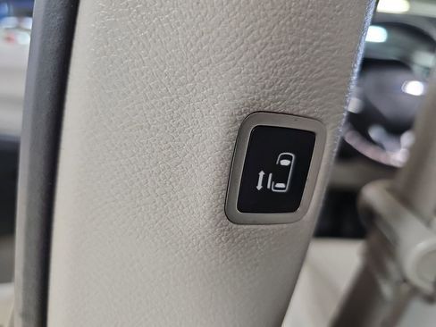 Used 2021 Chrysler Pacifica Touring-L image 39