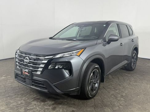 Used 2026 Nissan Rogue SV FWD image 3