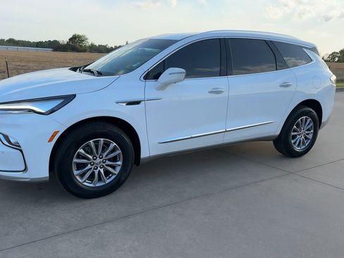 Used 2024 Buick Enclave Premium image 5