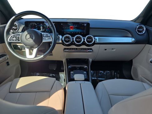 Used 2022 Mercedes-Benz GLB 250 4MATIC image 9