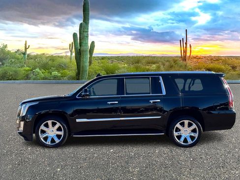 Used 2020 Cadillac Escalade ESV Luxury image 3