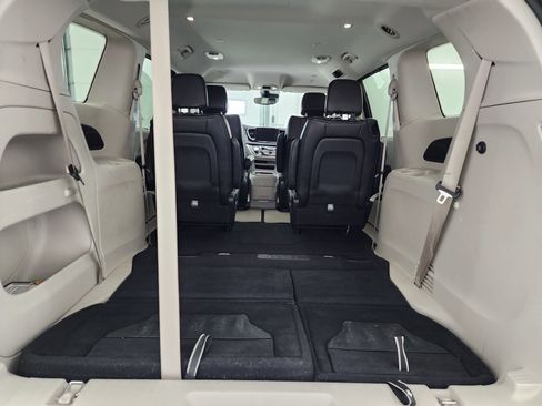 Used 2024 Chrysler Pacifica Touring-L image 27