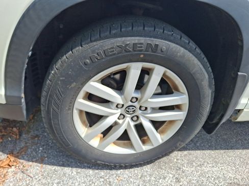 Used 2016 Toyota Highlander LE AWD/4WD image 4