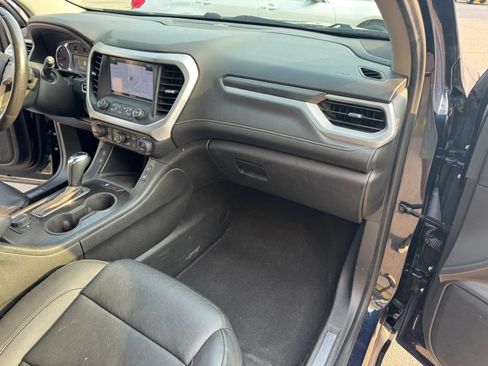 Used 2017 GMC Acadia SLT FWD image 25