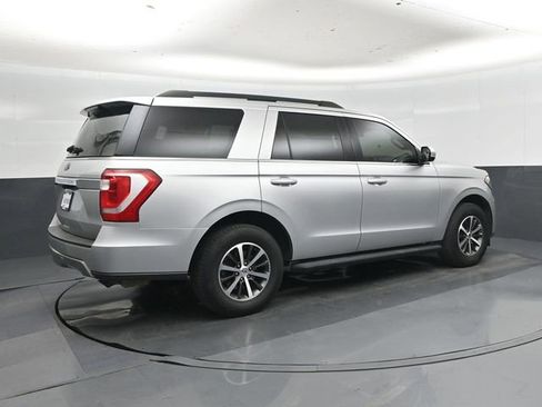 Used 2019 Ford Expedition XLT w/ Equipment Group 201A AWD/4WD image 3