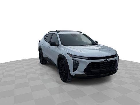 Certified 2024 Chevrolet Trax ACTIV w/ Sunroof Package image 2