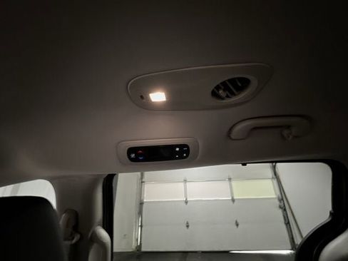 Used 2017 Chrysler Pacifica Touring-L w/ Tire & Wheel Group image 20