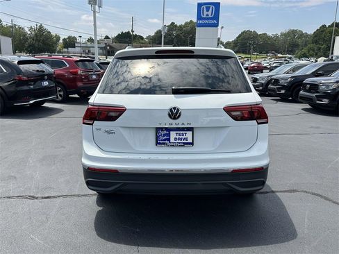 Used 2024 Volkswagen Tiguan SE image 25