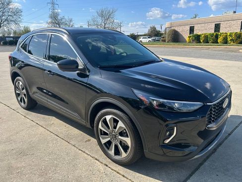 Used 2023 Ford Escape Platinum image 9