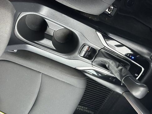 Used 2022 Toyota Corolla Cross LE image 26