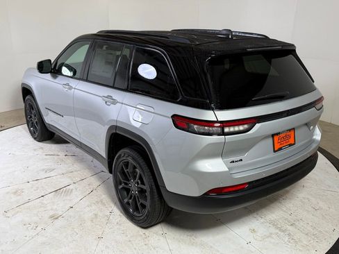 New 2025 Jeep Grand Cherokee Limited w/ Trailer Tow Package AWD/4WD image 5