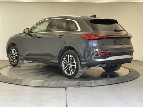 Certified 2025 Audi Q5 2.0T Premium w/ Convenience Package image 3