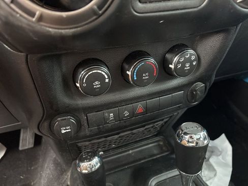 Used 2018 Jeep Wrangler Unlimited Sport w/ Connectivity Group AWD/4WD image 22