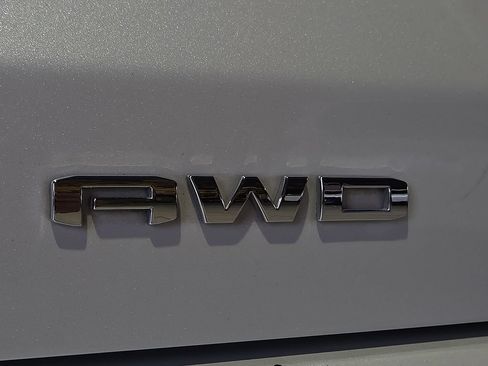 Used 2023 GMC Acadia Denali w/ Denali Technology Package AWD/4WD image 12