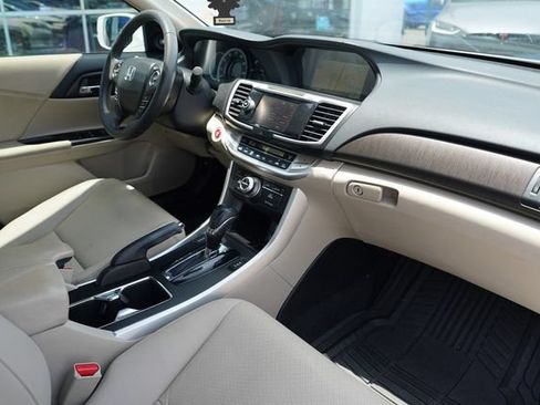 Used 2015 Honda Accord Touring image 22