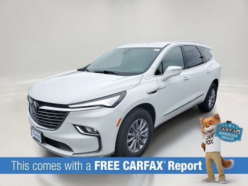 Used 2024 Buick Enclave Essence w/ Technology Package FWD image 3