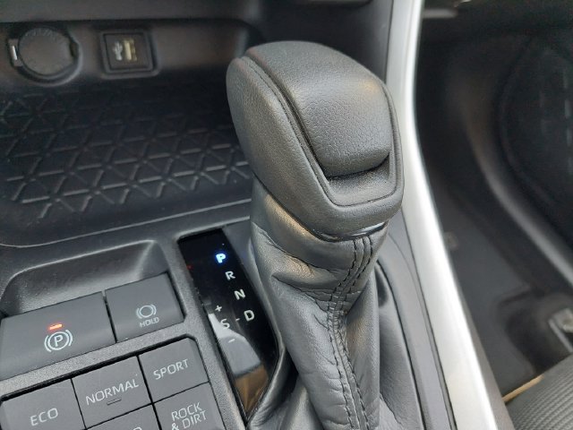 Used 2025 Toyota RAV4 LE AWD/4WD image 30