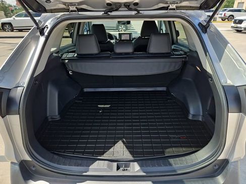 Used 2021 Toyota RAV4 XLE FWD image 17