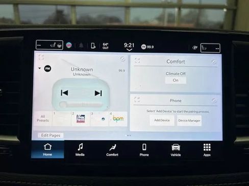 Used 2023 Chrysler Pacifica Touring-L image 22