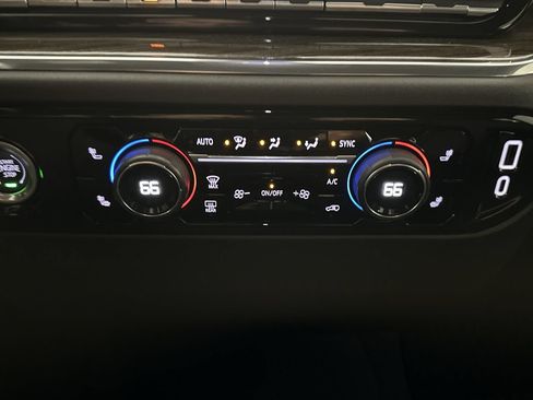 Used 2024 Chevrolet Silverado 1500 LT AWD/4WD image 44