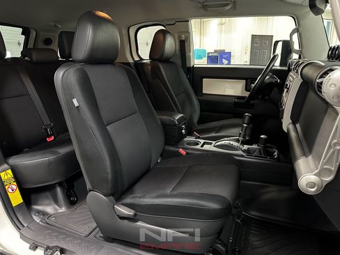 Used 2013 Toyota FJ Cruiser 4WD w/ Upgrade Pkg image 37