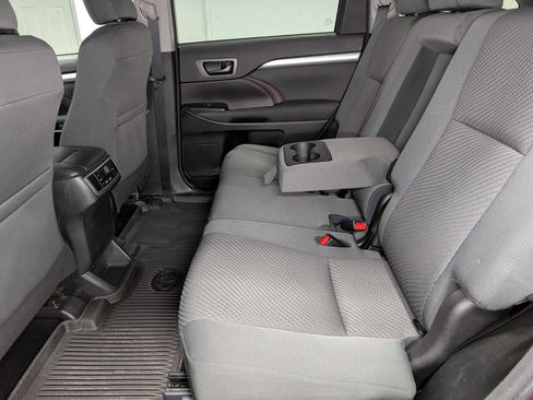 Used 2018 Toyota Highlander LE image 22