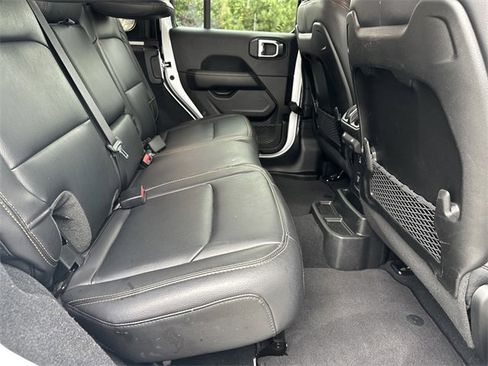 Used 2024 Jeep Wrangler Sahara image 15